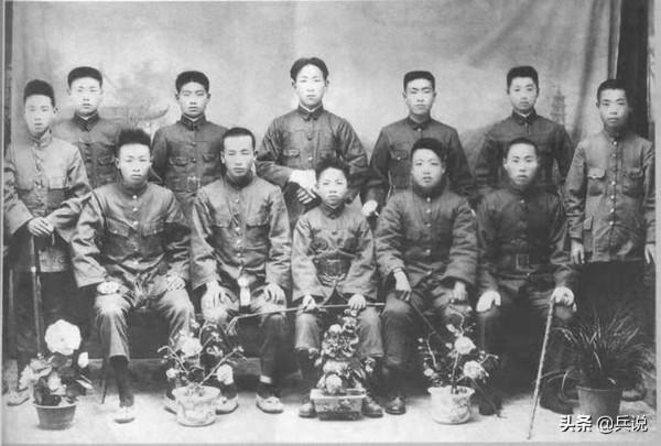 強悍趙尚志！被叛徒背後開槍，中彈倒地瞬間，拔槍反殺叛徒