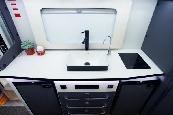 最新底盤搭配航空座椅,豪華內飾,賽德獵鷹2號G系列房車 最新底盤搭配航空座椅,豪華內飾,賽德獵鷹2號G系列房車