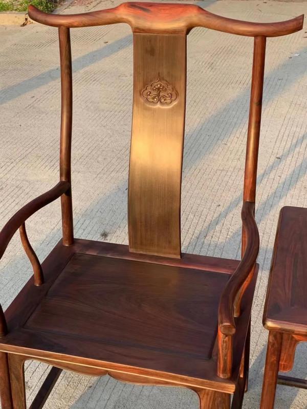 寮國大紅酸枝（交趾黃檀）全獨板官帽椅三件套，鑑賞