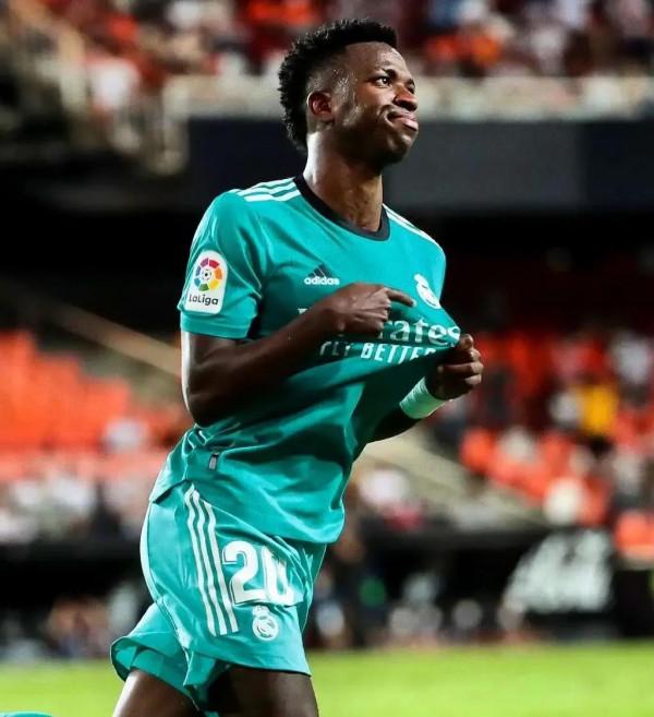 客場絕殺 找到vini的說明書的安帥開啟皇馬真正的青春風暴