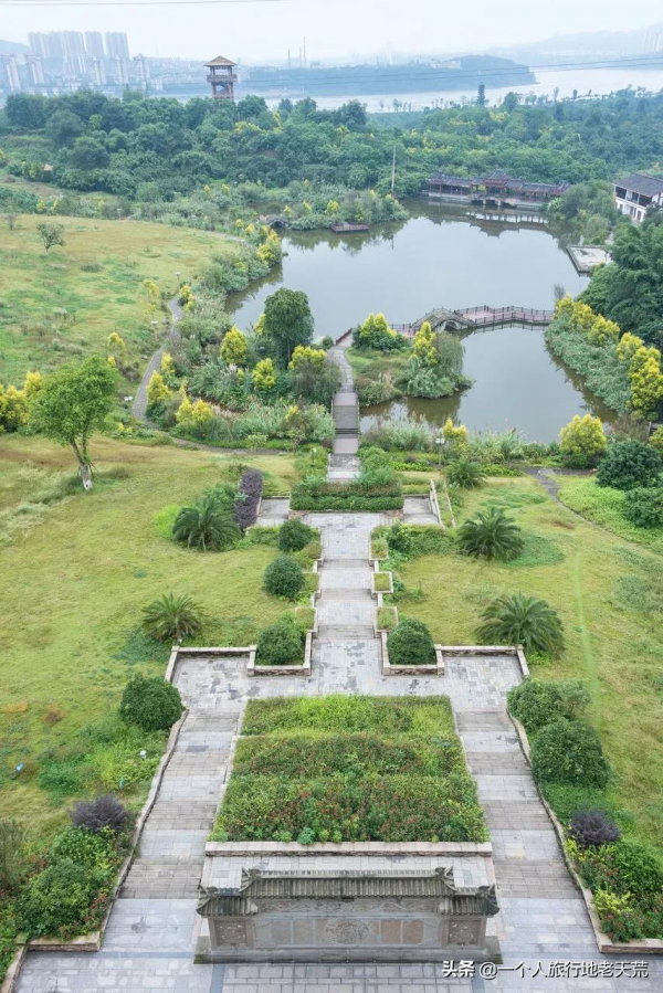 苦等5年終通高鐵！這座比成都還巴適的酒城，為了吃也要去一趟