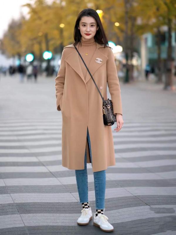 優雅女人常備的4條褲子，你有幾條？時髦顯瘦，配大衣很貴氣