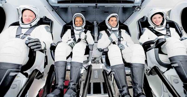 龍飛船內部是啥樣的？別人花2.2億美元才能體驗，我們免費進去看