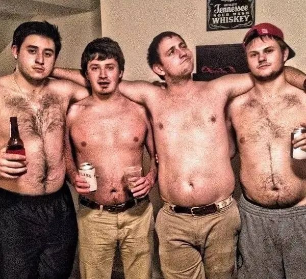 崩潰,人魚線已經OUT了!女生竟開始喜歡 Dad Bod? 崩潰,人魚線已經OUT了!女生竟開始喜歡 Dad Bod?