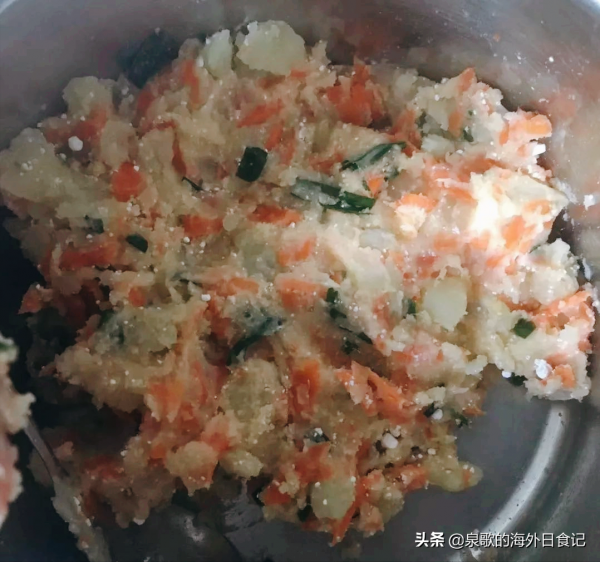 不要只會做土豆絲，拿土豆做個蔬菜餅，15分鐘出爐，營養又好吃