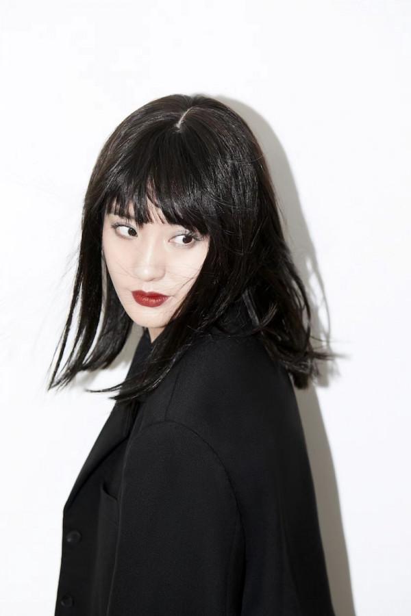 王智暗黑系酷girl大片 換了新發型又美又颯