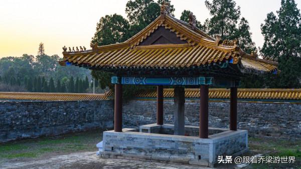 明顯陵，生前為親王，死後為皇帝，中南六省唯一，明代最大的皇陵