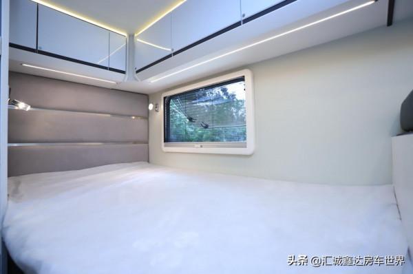 高僅2.7米，商務風十足的宇通小頂房車，福特動力，帶3床6座