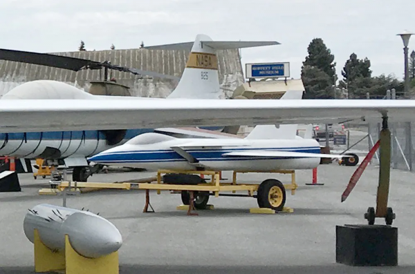 美國B-2隱身轟炸機駕駛艙裡出現“女式內衣”?丨圖說軍事 美國B-2隱身轟炸機駕駛艙裡出現“女式內衣”?丨圖說軍事