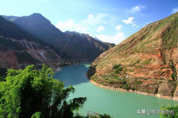 長江流域奇石玉石大全，其中一塊石頭以199萬成交