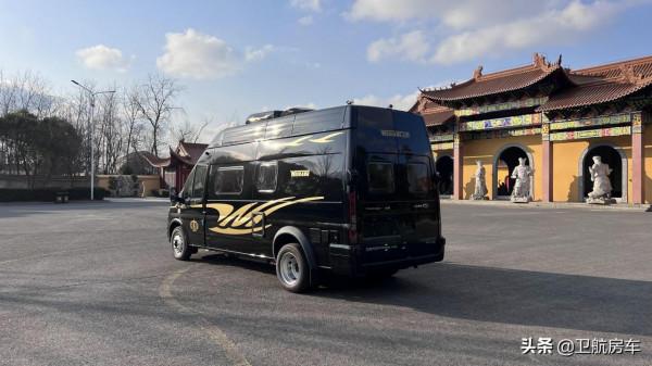 五座福特 夫妻首選移動的家 五座福特 夫妻首選移動的家