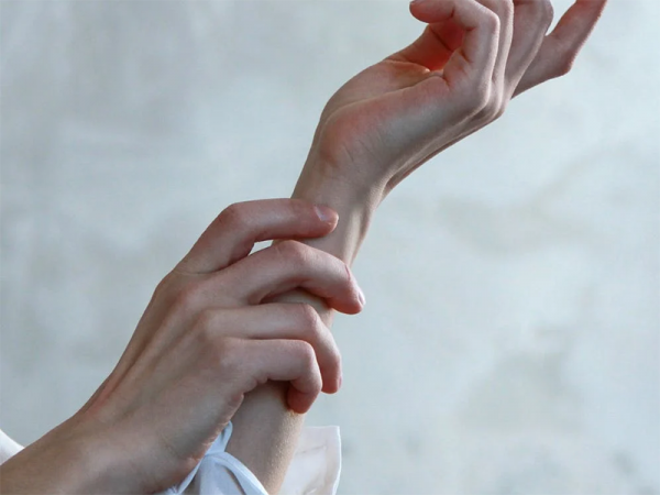 如何回答孩子「為什麼血是紅色的，但凸起的血管卻是青色的」？