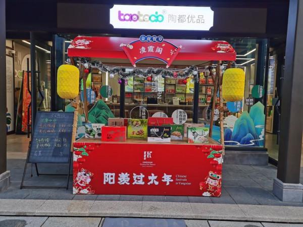 踏青早行人 作者：張鎖龍