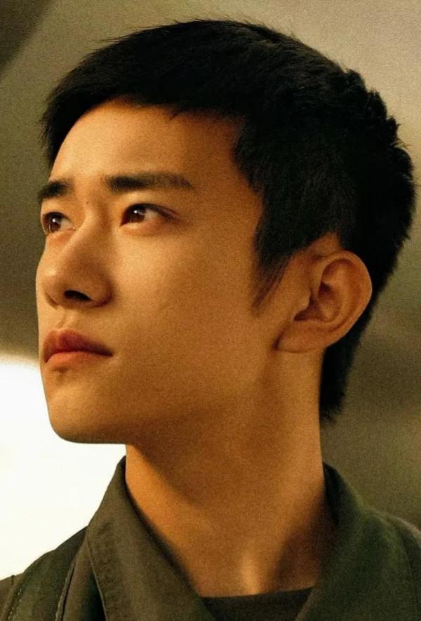 易烊千璽 看著可太有安全感了 ​​​ 易烊千璽 看著可太有安全感了 ​​​