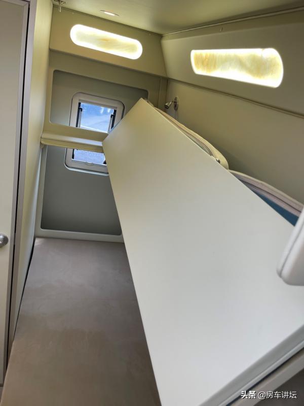 外觀沉穩低調,內飾出口工藝搭配航空座椅即豪華更舒適 外觀沉穩低調,內飾出口工藝搭配航空座椅即豪華更舒適