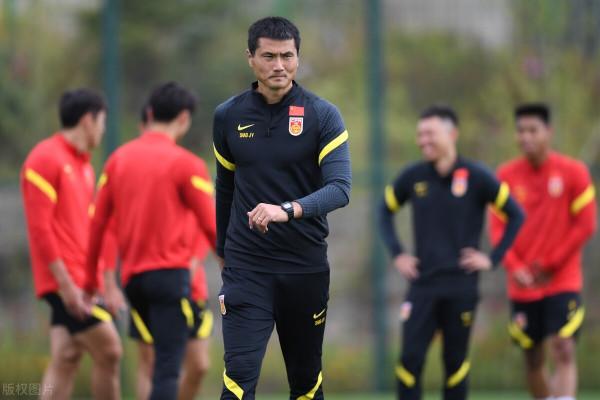 謝峰、邵佳一2選1！北京國安否定外教，新賽季應該啟用本土教練