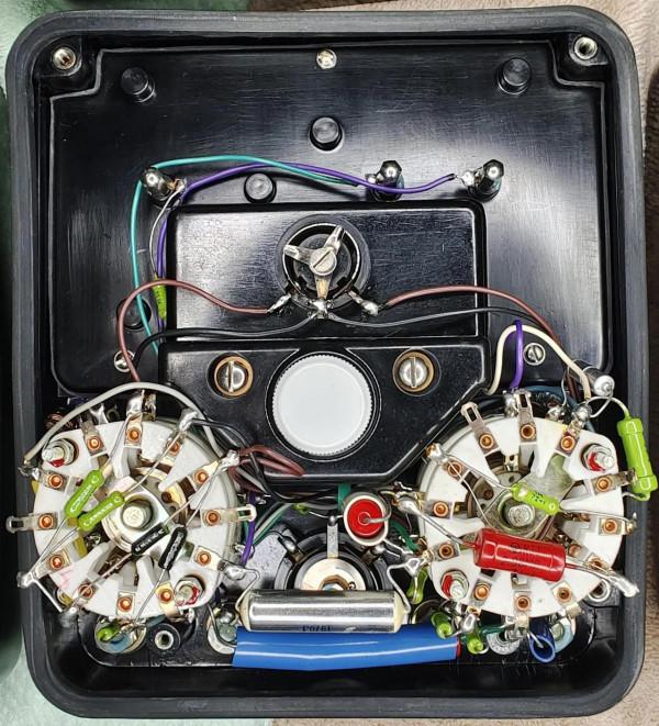 1963年震華500型萬用表!500表的最高工藝水準!三代表拆蓋看差異 1963年震華500型萬用表!500表的最高工藝水準!三代表拆蓋看差異