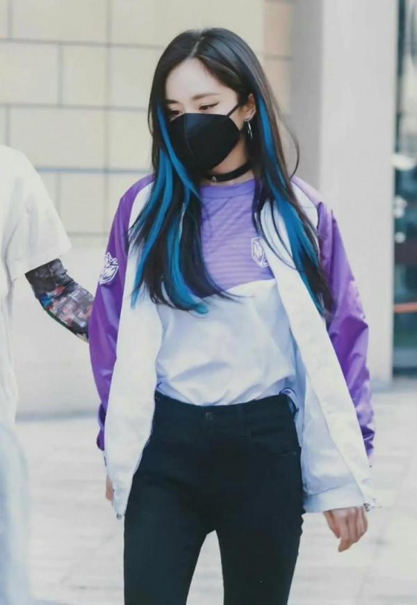 “楊冪”瘦得過分了,穿棒球服配緊身褲亮相,“雙腿比胳膊還細” “楊冪”瘦得過分了,穿棒球服配緊身褲亮相,“雙腿比胳膊還細”