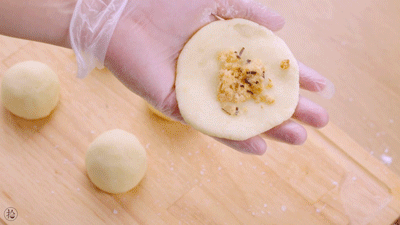 能拉絲的乳酪早餐餅，煎一煎，5分鐘就可以上桌