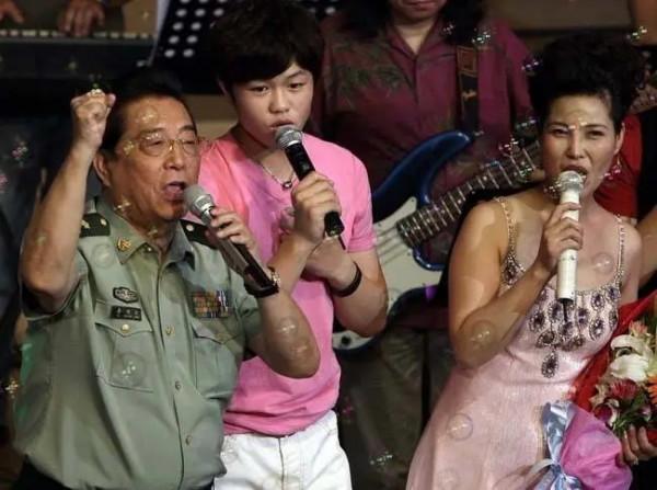 再高的名氣都會過去，明星晚年照樣落寞，有的孤獨到認樹為祖宗