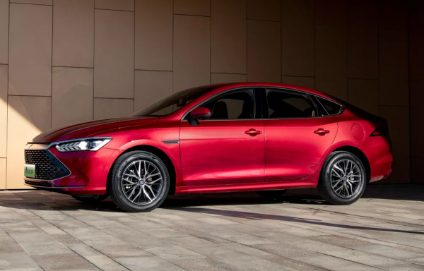 比亞迪秦PLUS DM-i、軒逸經典等領銜，省油又便宜的家轎考慮它們