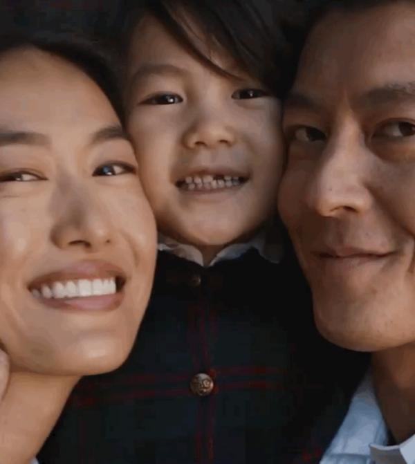 陳冠希為妻女拍照,意外曝光秦舒培素顏狀態,面板暗黃頸紋好明顯 陳冠希為妻女拍照,意外曝光秦舒培素顏狀態,面板暗黃頸紋好明顯