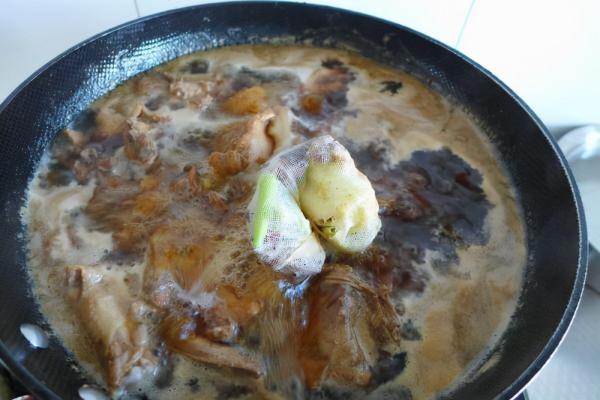 東北特色美食:小雞燉蘑菇!詳細做法來了,附帶步驟圖,趕緊收藏 東北特色美食:小雞燉蘑菇!詳細做法來了,附帶步驟圖,趕緊收藏