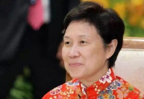 新加坡第一夫人何晶：淡馬錫掌門人，一己之力將百億集團扭虧為盈