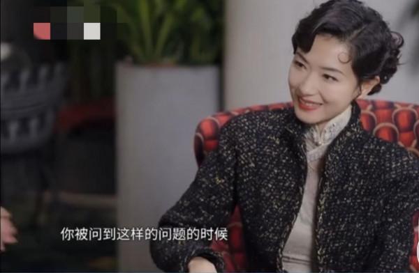 萬茜穿旗袍上楊瀾節目，罕談神秘老公，大讚他為家庭主動犧牲事業