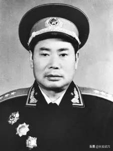 1985年，鄧公進行百萬大裁軍，他給接班人留下了些什麼？