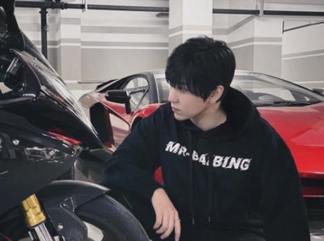 “最有錢富豪網紅”白冰，因外灘狂轟油門，接地氣人設徹底翻車？