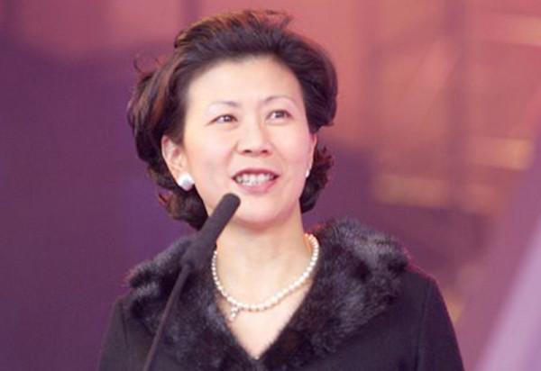 周凱旋：李嘉誠獨寵29年，幫助李嘉誠狂賺千億，她到底有多牛？