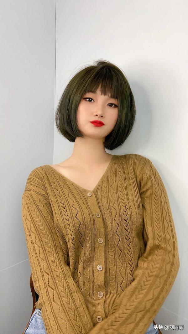 羊毛卷已過時,今年秋冬髮型流行這樣整,不誇張很時尚 羊毛卷已過時,今年秋冬髮型流行這樣整,不誇張很時尚