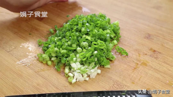 香辣豆腐包子，皮薄餡足，鮮嫩味美，一次3個吃不夠，太香了