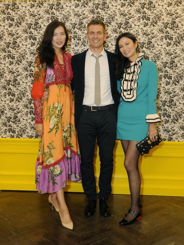 鄧文迪的“名媛裙”挺提氣質,時尚又端莊,霸氣十足展現個性 鄧文迪的“名媛裙”挺提氣質,時尚又端莊,霸氣十足展現個性