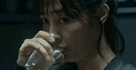 50歲女星28歲面容，遠離男人是女人保持青春、身材還有錢的秘訣？