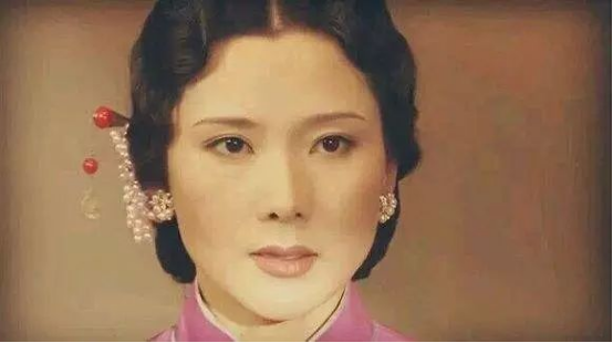 “江南美人”何賽飛：曾是鄧穎超座上賓，嫁初戀33年，被寵成公主