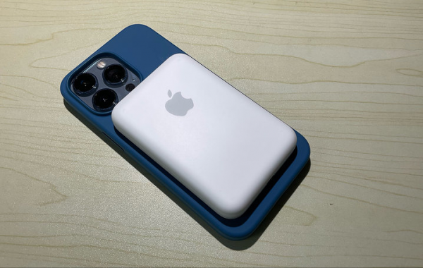 「iPhone 13 Pro + Magsafe 1個月使用感受」（Feat. Magsafe 外接電池）