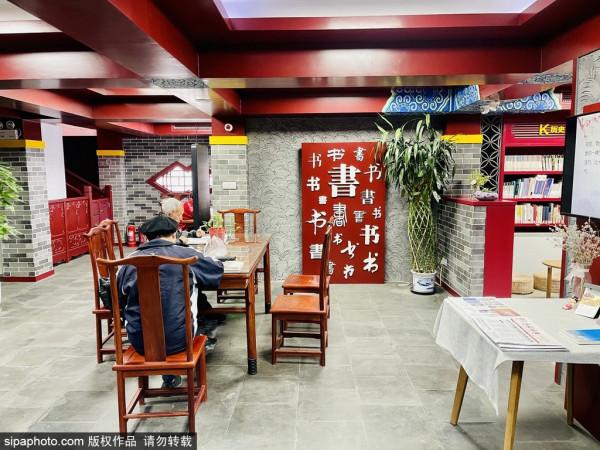 秋日小確幸|在復古風的溫柔書鄉閱覽屬於自己的星河大海 秋日小確幸|在復古風的溫柔書鄉閱覽屬於自己的星河大海