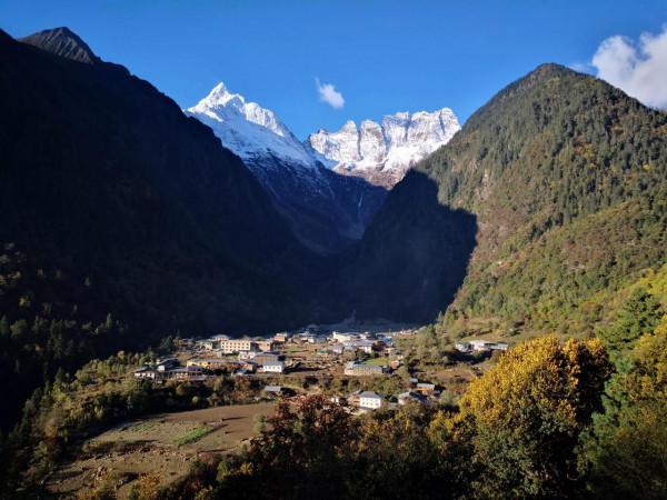 梅里雪山腳的世外桃源雨崩之旅第五天一一尼農峽谷 梅里雪山腳的世外桃源雨崩之旅第五天一一尼農峽谷