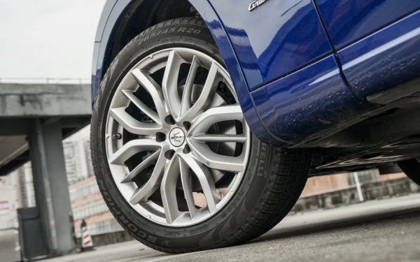 3.0T+8AT,回頭率200%的“效能猛獸”卻擁有雙重性格 3.0T+8AT,回頭率200%的“效能猛獸”卻擁有雙重性格