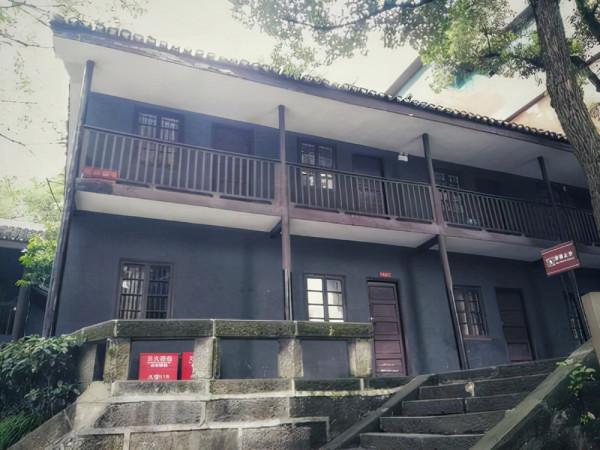 他是原廣東省副省長,官至副部級,17歲入黨,曾任汕頭市委副書記 他是原廣東省副省長,官至副部級,17歲入黨,曾任汕頭市委副書記