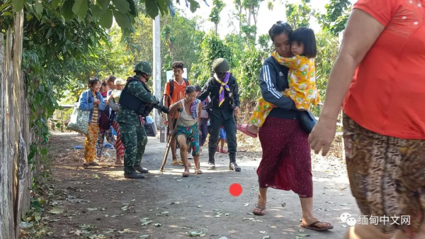 泰緬邊境炮火連天，學校教孩子如何躲避炮彈