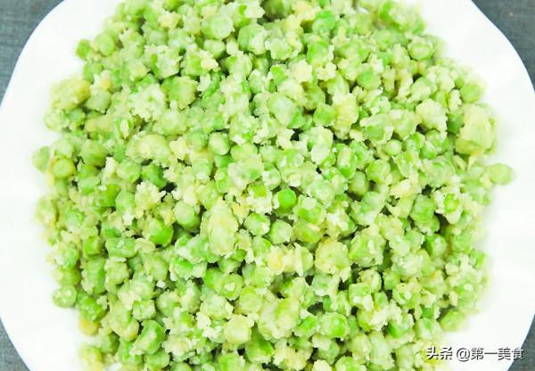 豆角粒打入一個雞蛋，廚師長教你蒸豆角技巧，不粘連不坨塊又清脆