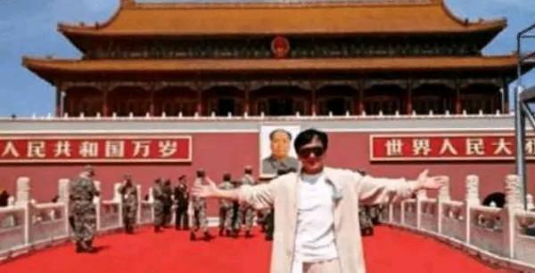 歲月不饒人！昔日港星在天安門合影舊照，你能認出幾位？