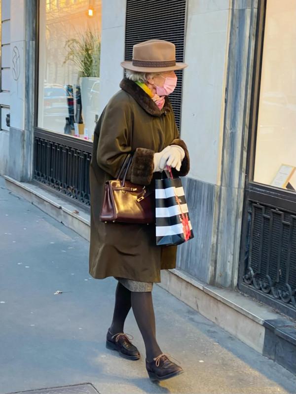 年齡只是個數字，這些老人用穿搭告訴你，搭配得當有氣質更顯年輕