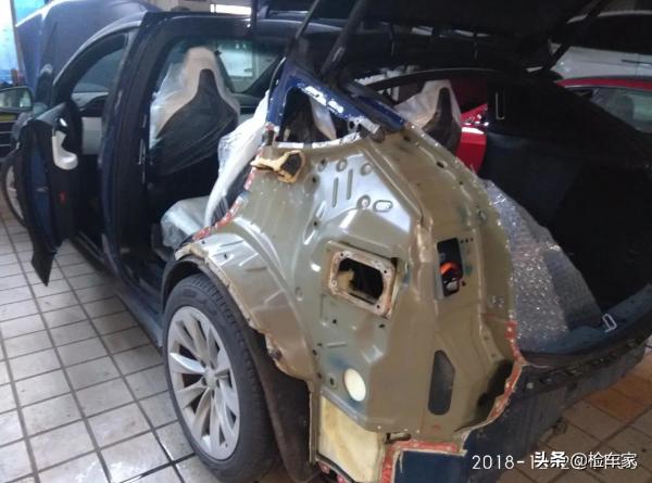 全鋁車身很香？輕輕撞一下都肉疼！這輛45萬的特斯拉就是例子