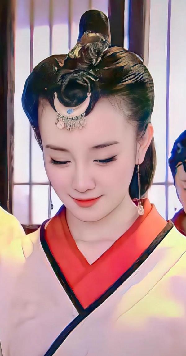 桌布｜整容前的張檬