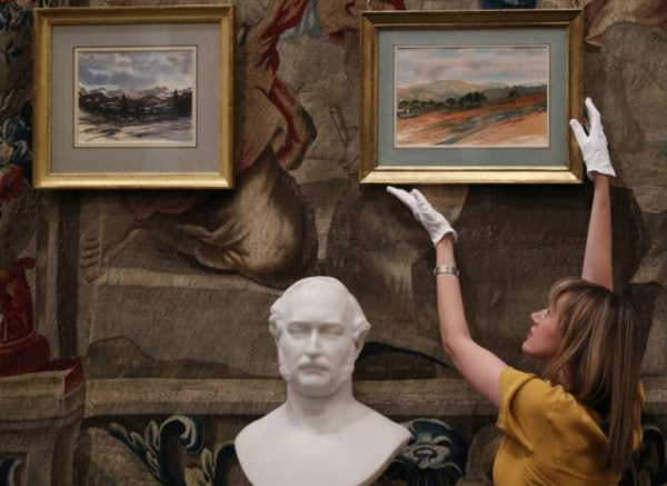 73歲查爾斯王子開畫展，稱對自己過去展出作品的差勁程度感到震驚