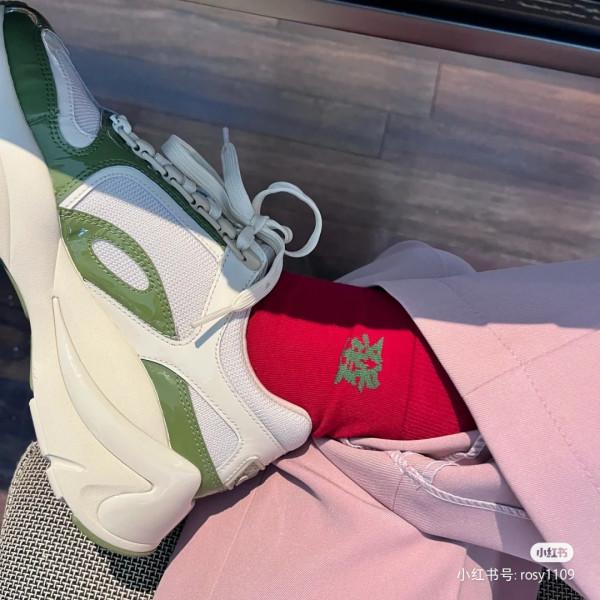 趙露思更新動態並配文快上班了